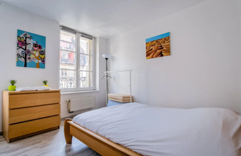 Un superbe 2 pièces meublé en duplex – Place Broglie / rue de la Nuée Bleue - Beausite Immobilier 7