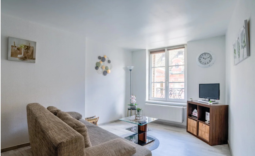 Un superbe 2 pièces meublé en duplex – Place Broglie / rue de la Nuée Bleue - Beausite Immobilier 1